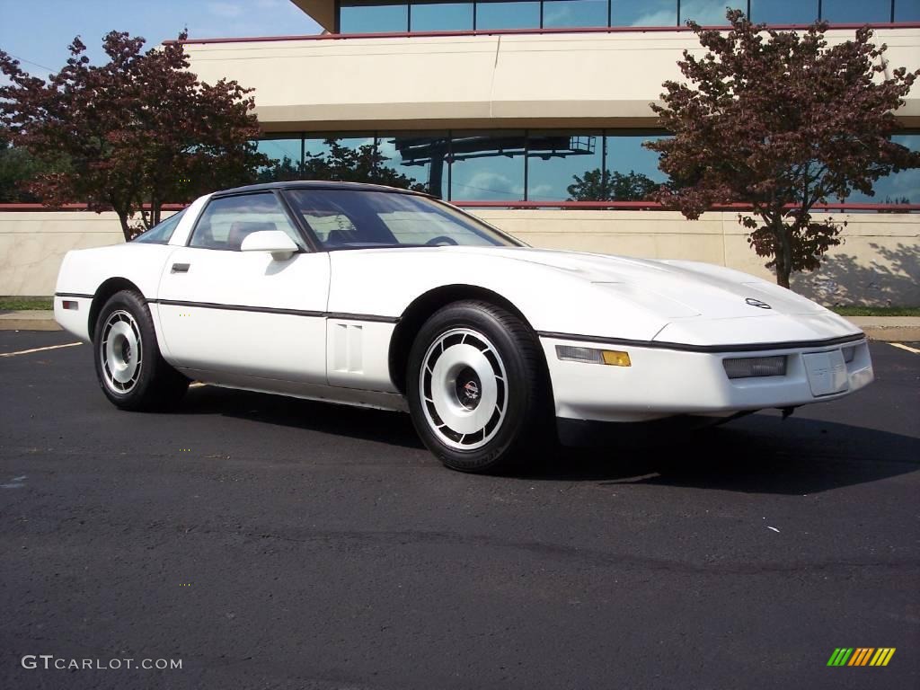 1985 Corvette Coupe - White / Carmine Red photo #19