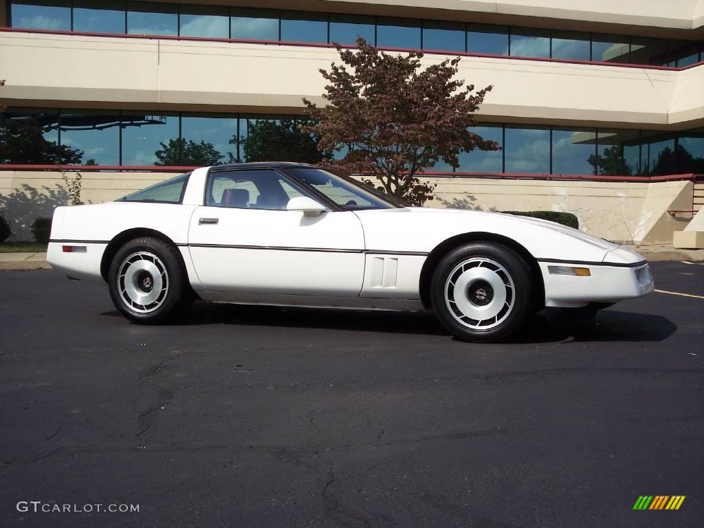 1985 Corvette Coupe - White / Carmine Red photo #20