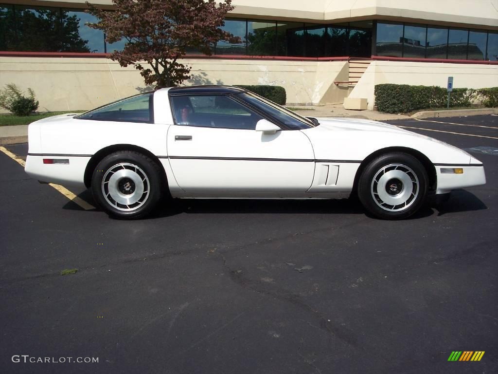 1985 Corvette Coupe - White / Carmine Red photo #21