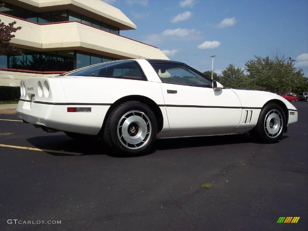1985 Corvette Coupe - White / Carmine Red photo #22