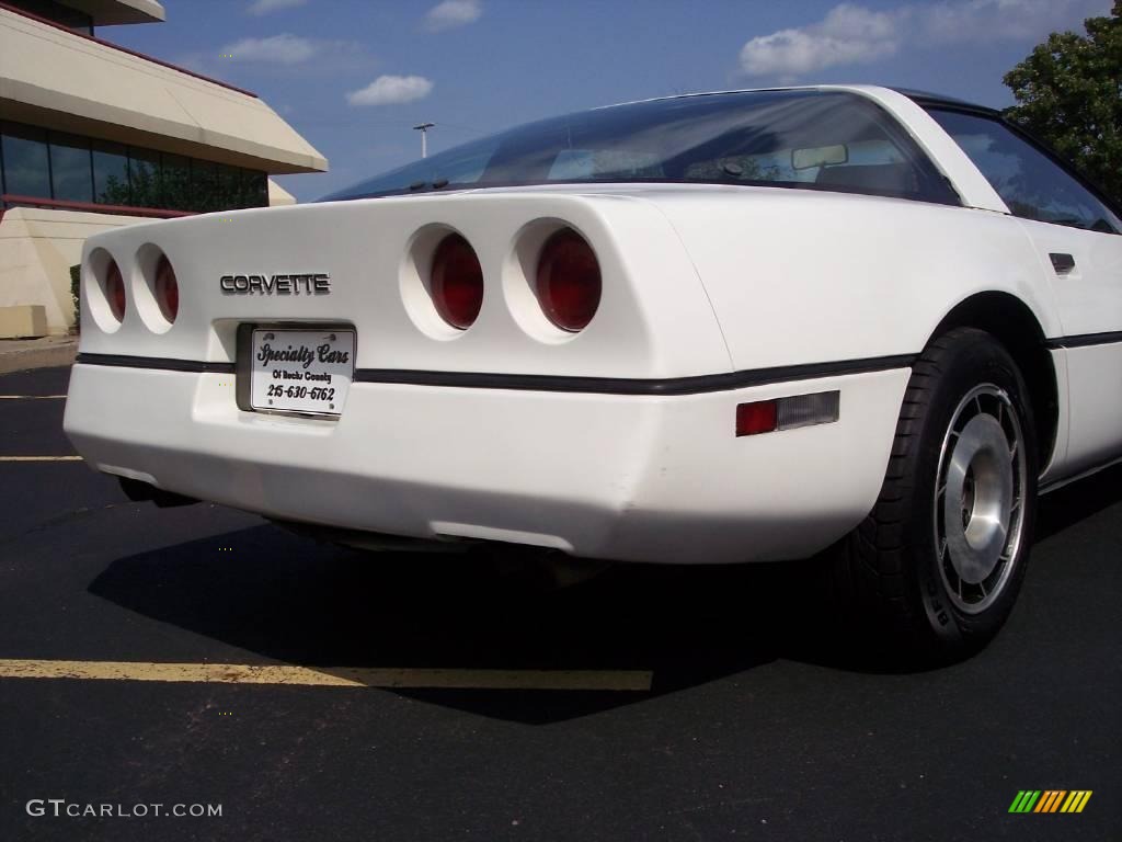 1985 Corvette Coupe - White / Carmine Red photo #23