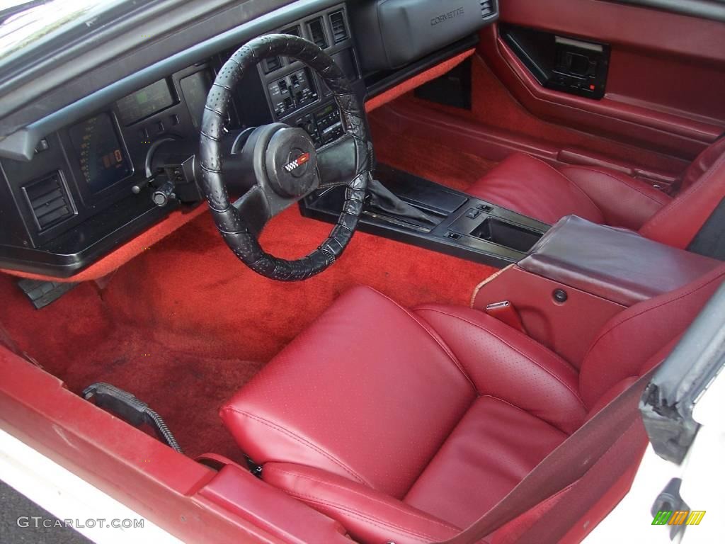 1985 Corvette Coupe - White / Carmine Red photo #25