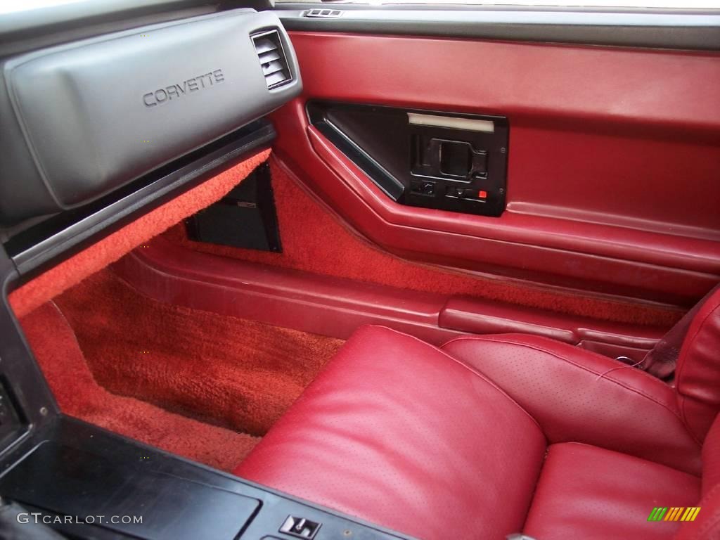 1985 Corvette Coupe - White / Carmine Red photo #29