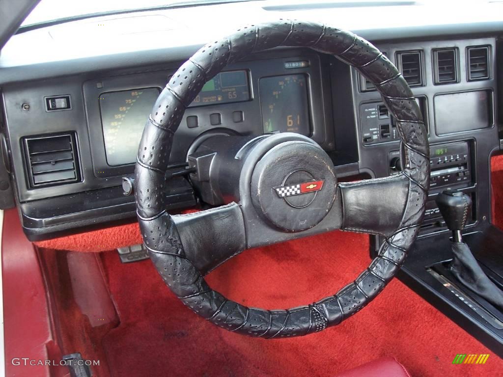 1985 Corvette Coupe - White / Carmine Red photo #31