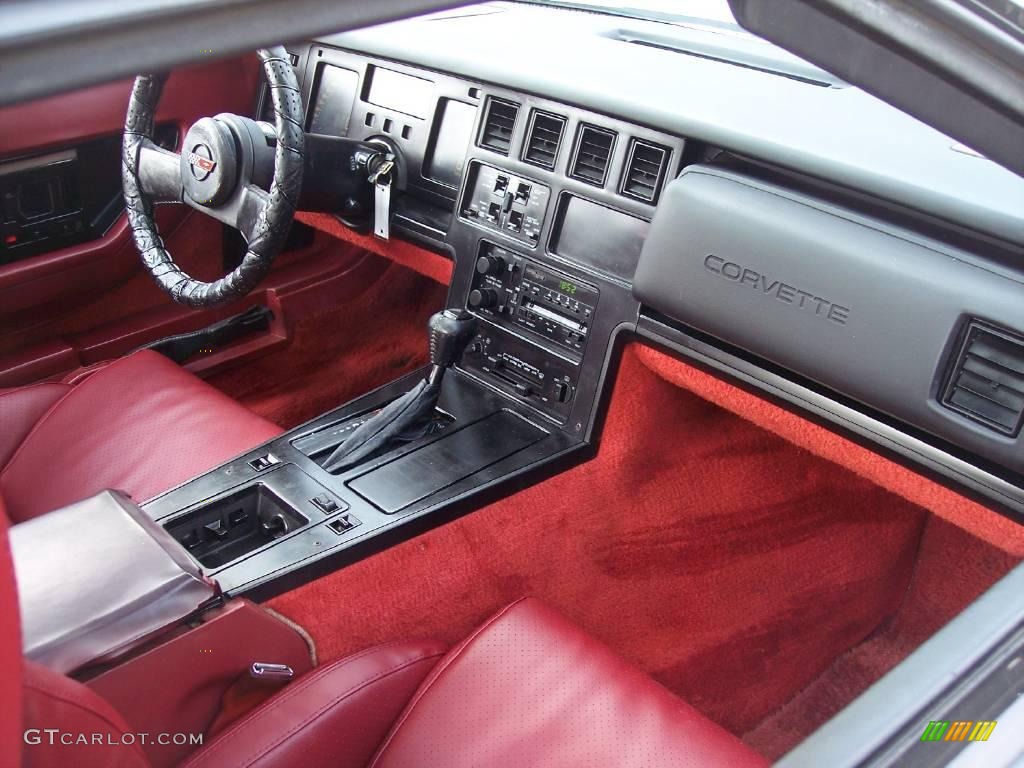 1985 Corvette Coupe - White / Carmine Red photo #33