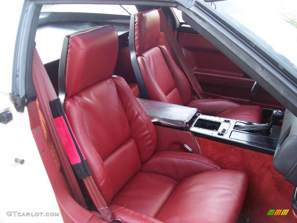 1985 Corvette Coupe - White / Carmine Red photo #35