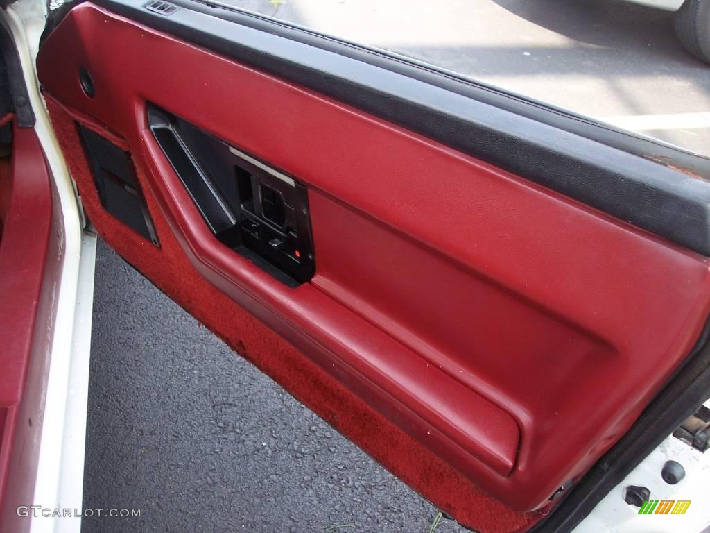 1985 Corvette Coupe - White / Carmine Red photo #36
