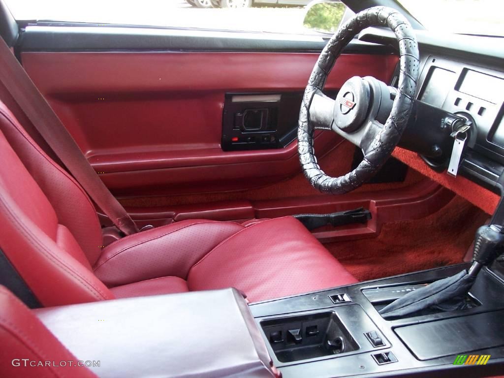 1985 Corvette Coupe - White / Carmine Red photo #37