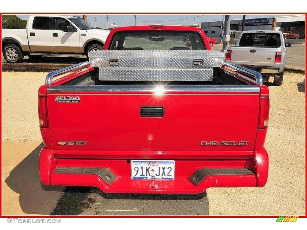 1997 S10 LS Extended Cab - Standard Red / Beige photo #4