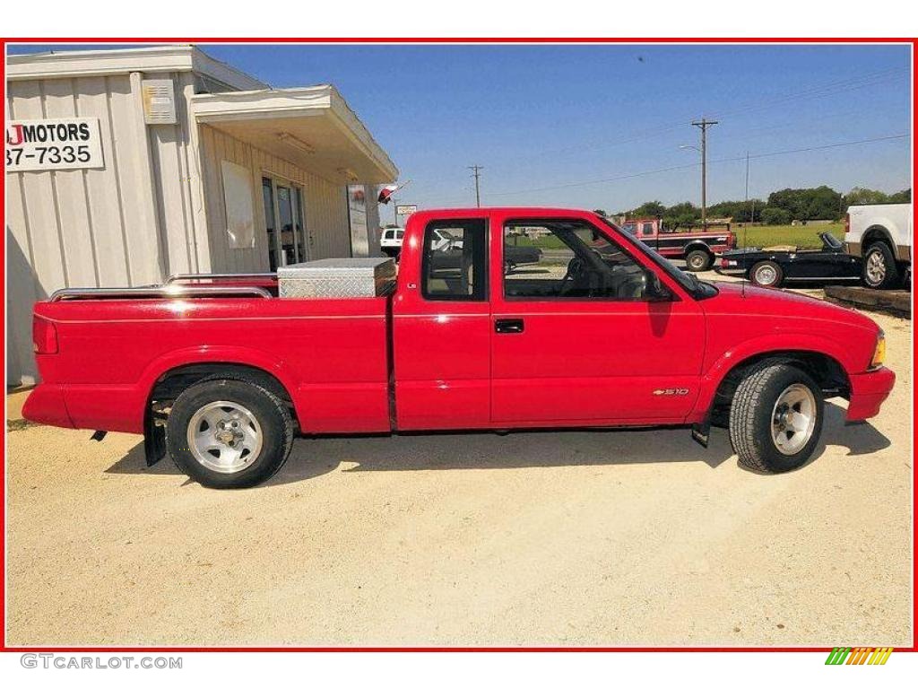 1997 S10 LS Extended Cab - Standard Red / Beige photo #7