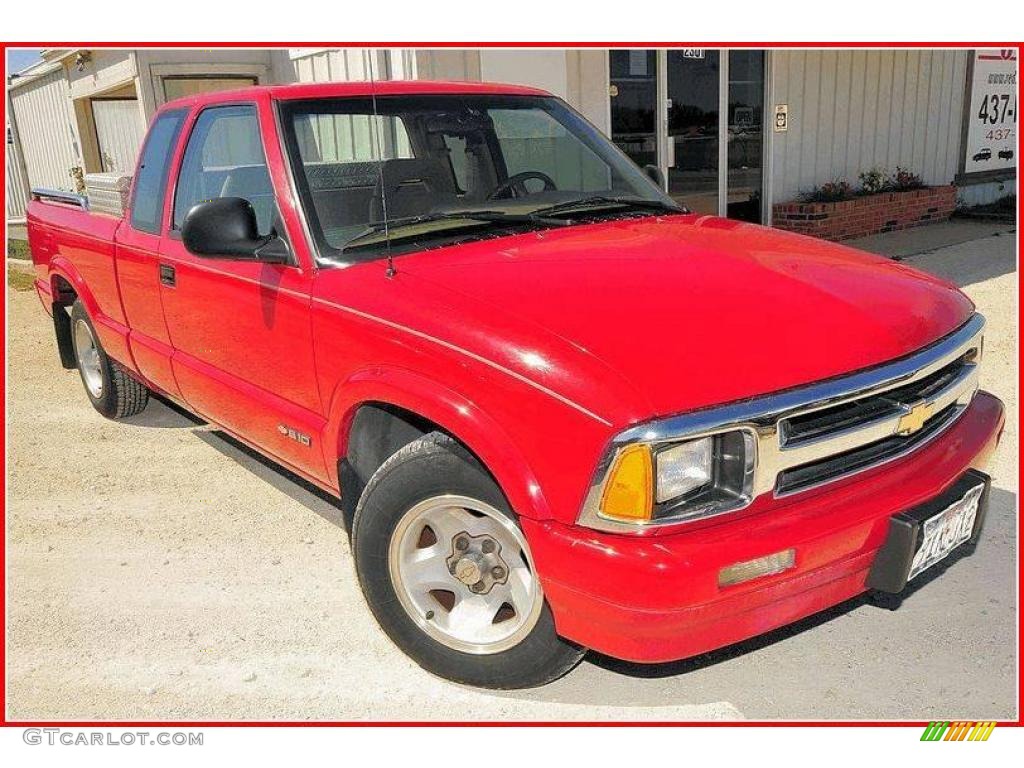 1997 S10 LS Extended Cab - Standard Red / Beige photo #8