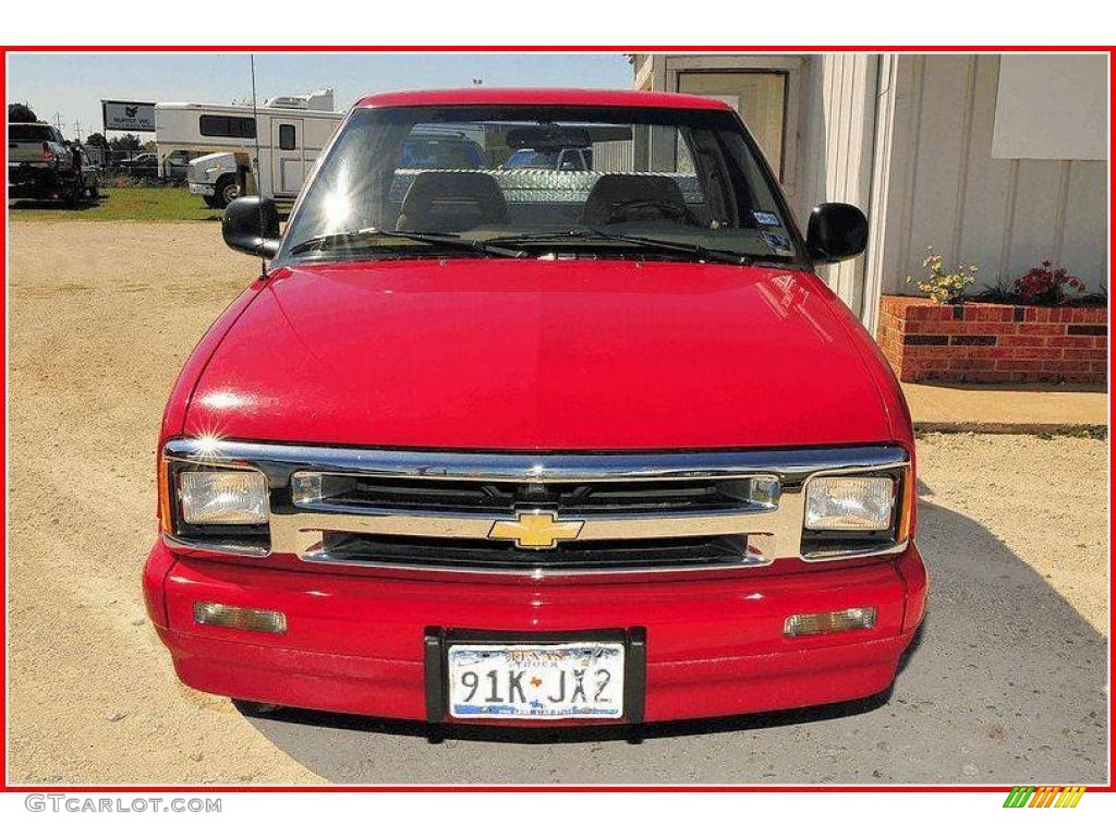 1997 S10 LS Extended Cab - Standard Red / Beige photo #9