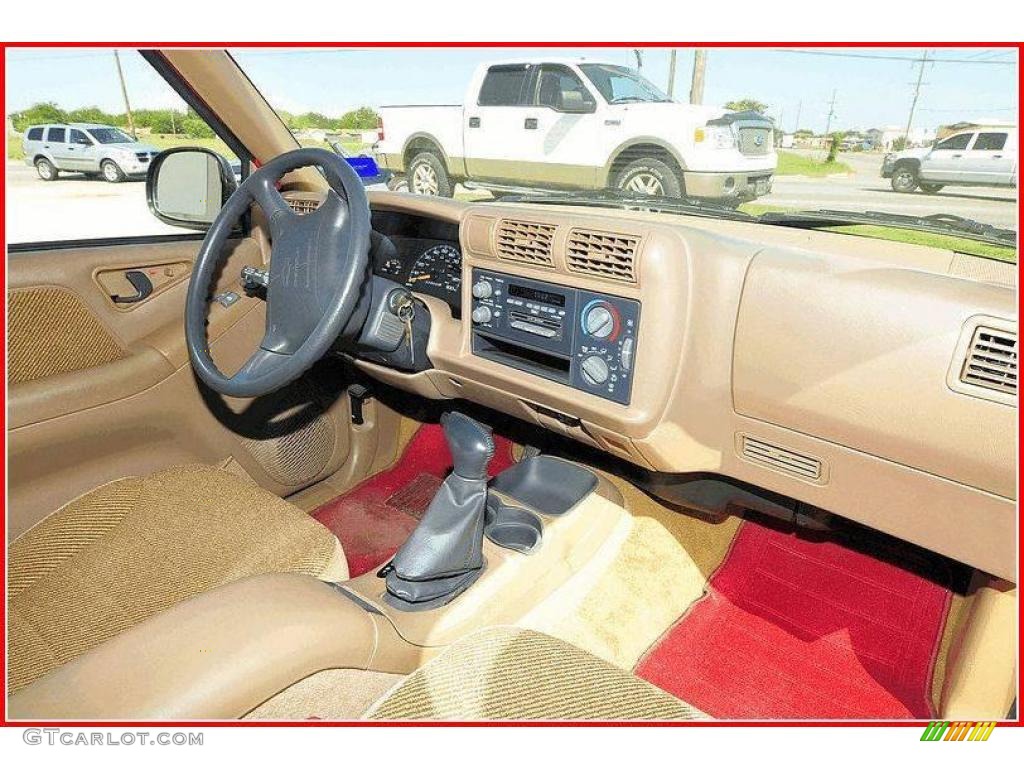 1997 S10 LS Extended Cab - Standard Red / Beige photo #19