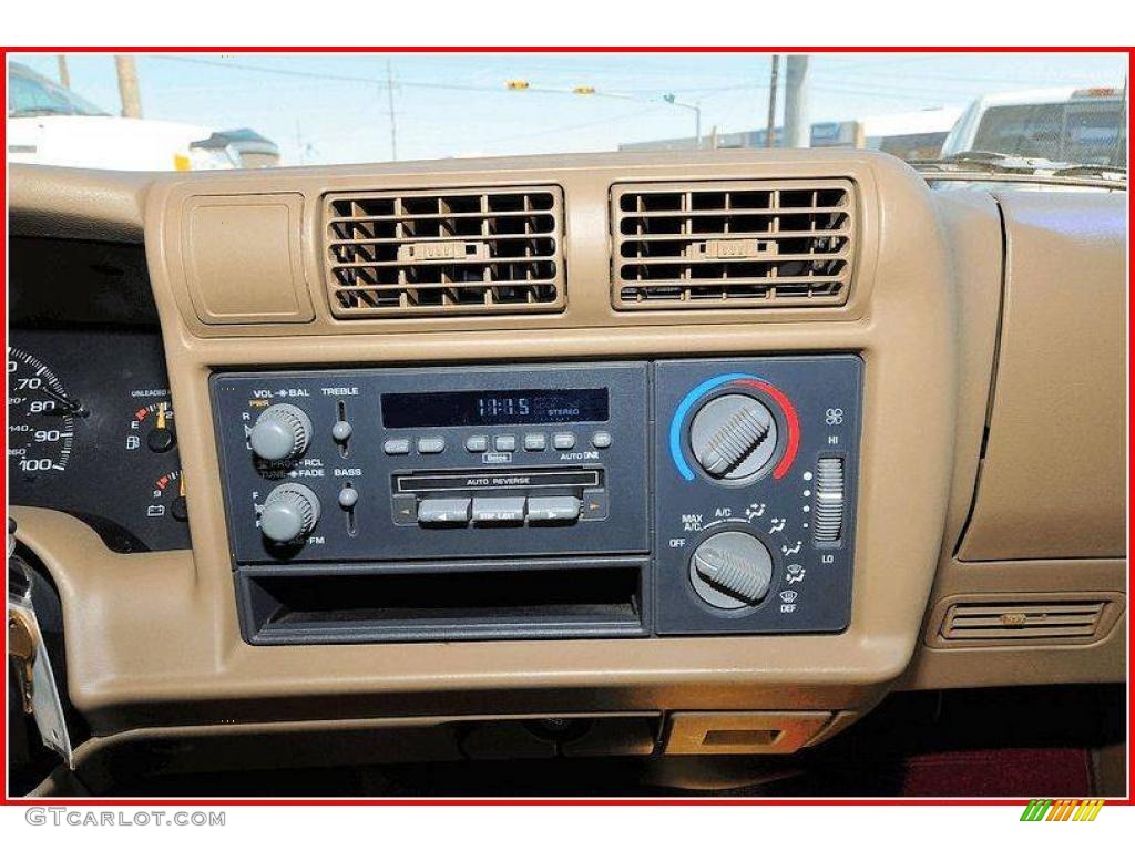 1997 S10 LS Extended Cab - Standard Red / Beige photo #25