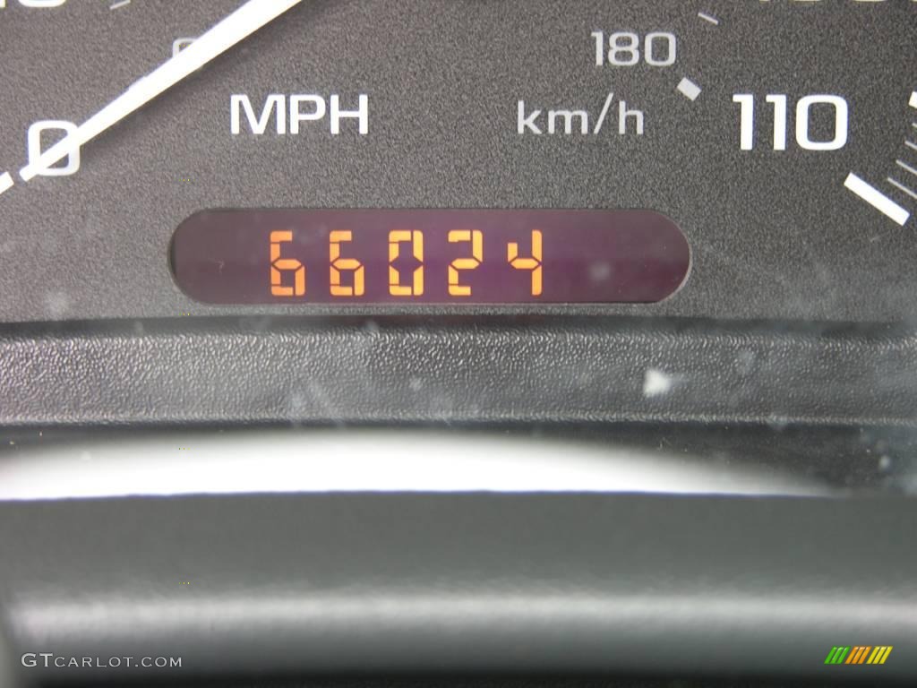 2005 Cavalier Sedan - Dark Green Metallic / Graphite Gray photo #9