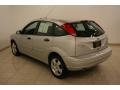 2005 CD Silver Metallic Ford Focus ZX5 SES Hatchback  photo #5