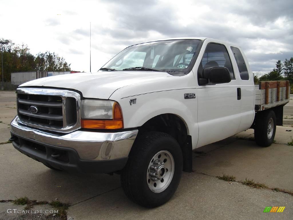 2000 F250 Super Duty XL Extended Cab 4x4 Chassis - Oxford White / Medium Parchment photo #1