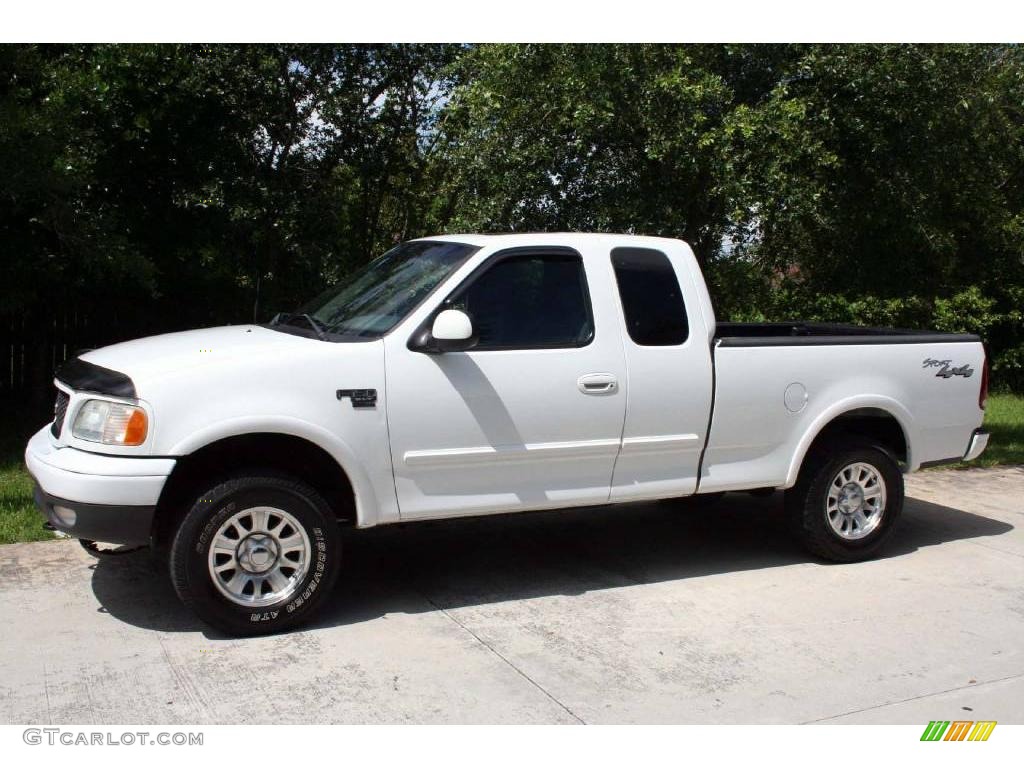 2002 F150 XLT SuperCab 4x4 - Oxford White / Medium Graphite photo #2