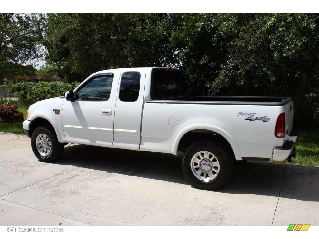 2002 F150 XLT SuperCab 4x4 - Oxford White / Medium Graphite photo #4