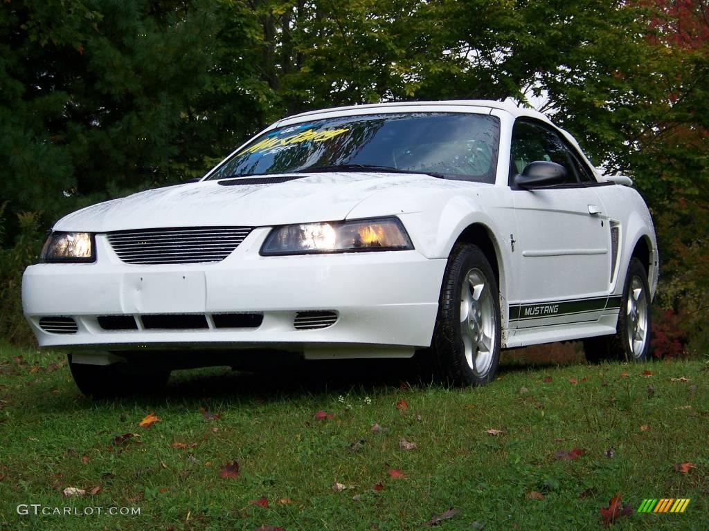 2002 Mustang V6 Convertible - Oxford White / Oxford White photo #2