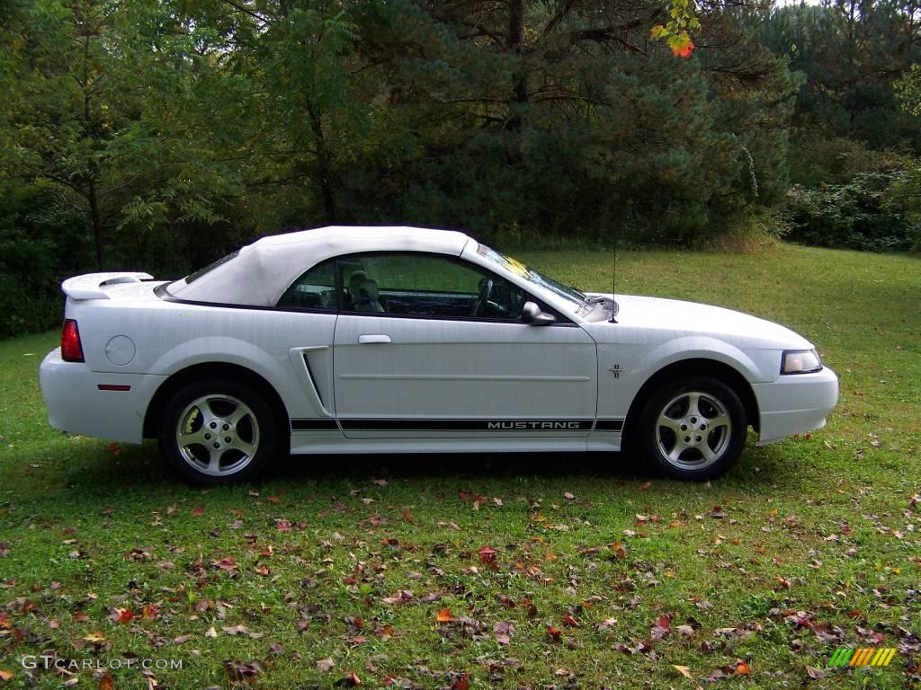 2002 Mustang V6 Convertible - Oxford White / Oxford White photo #5