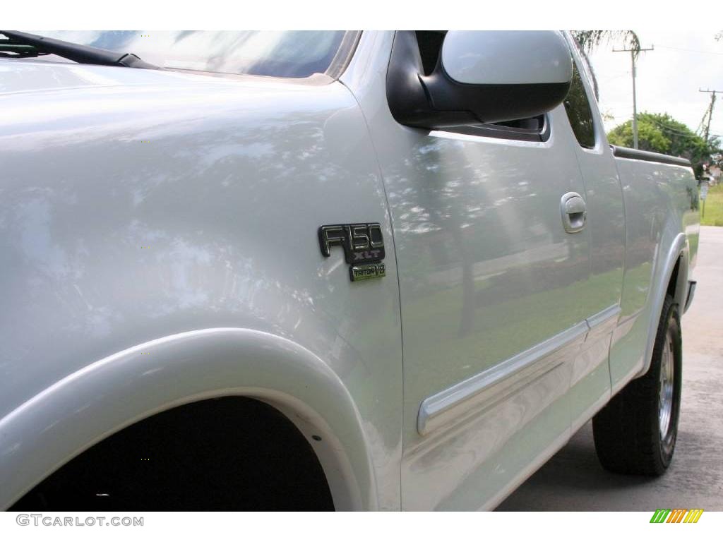 2002 F150 XLT SuperCab 4x4 - Oxford White / Medium Graphite photo #15