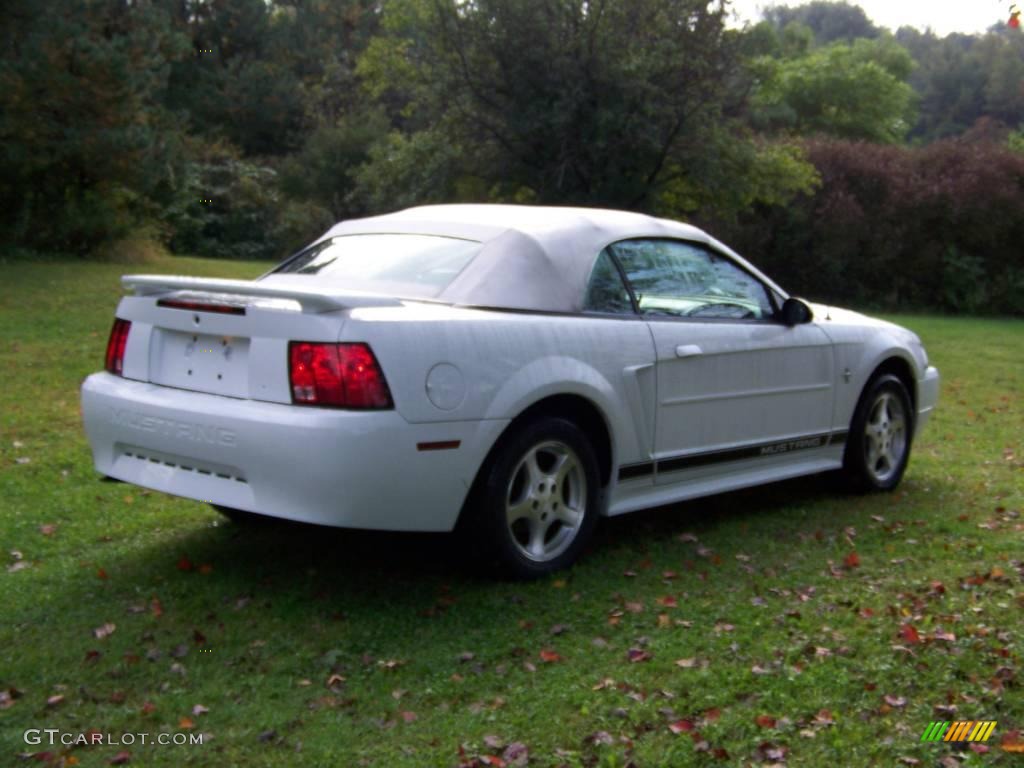 2002 Mustang V6 Convertible - Oxford White / Oxford White photo #6