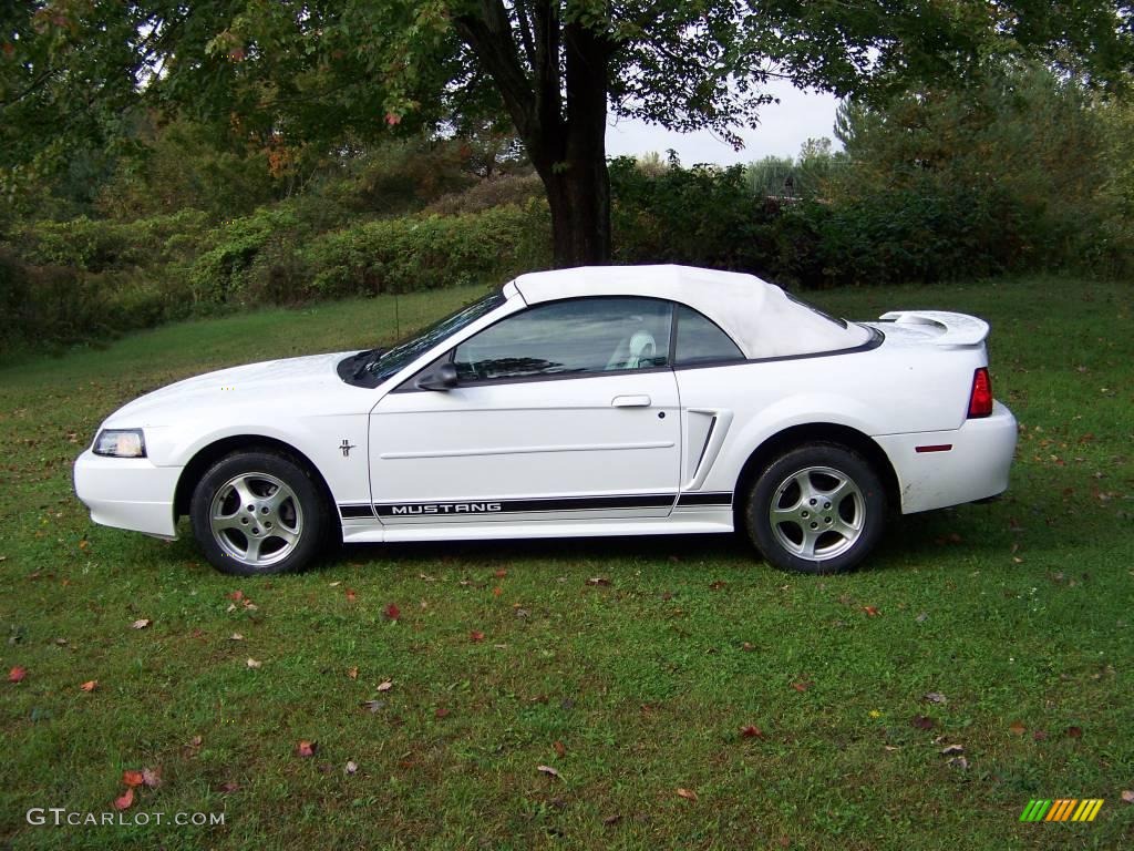 2002 Mustang V6 Convertible - Oxford White / Oxford White photo #8