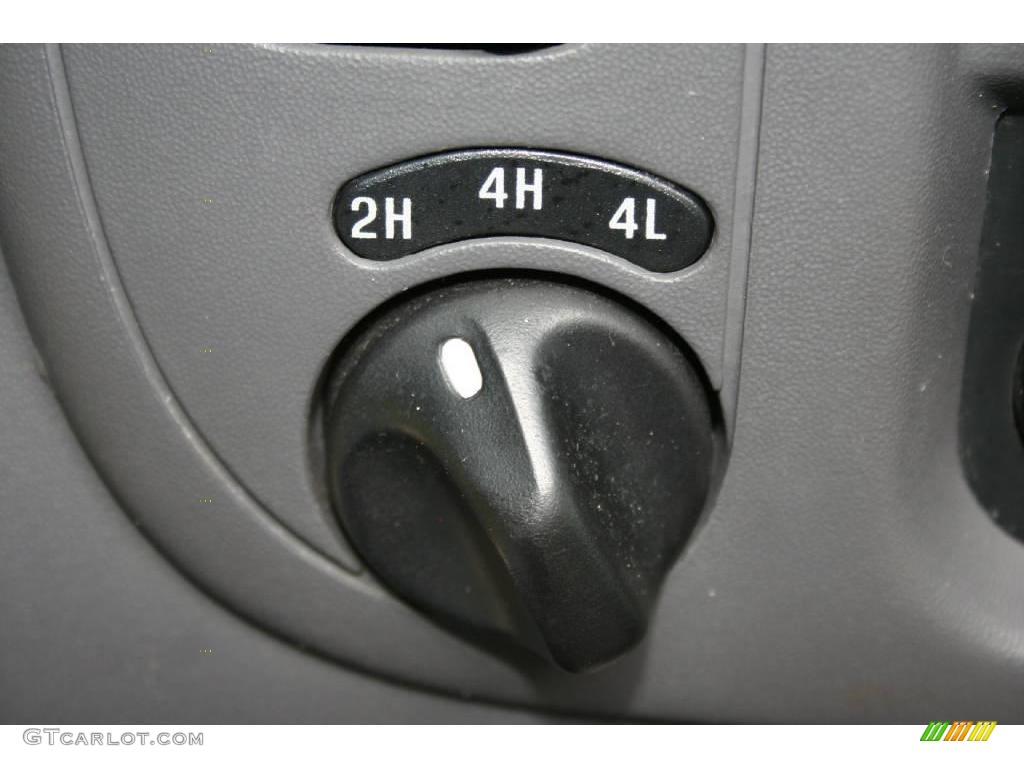 2002 F150 XLT SuperCab 4x4 - Oxford White / Medium Graphite photo #42