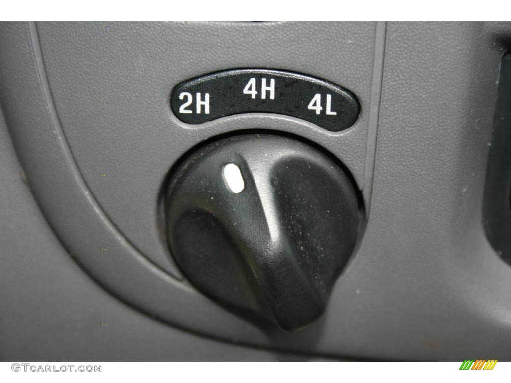 2002 F150 XLT SuperCab 4x4 - Oxford White / Medium Graphite photo #43