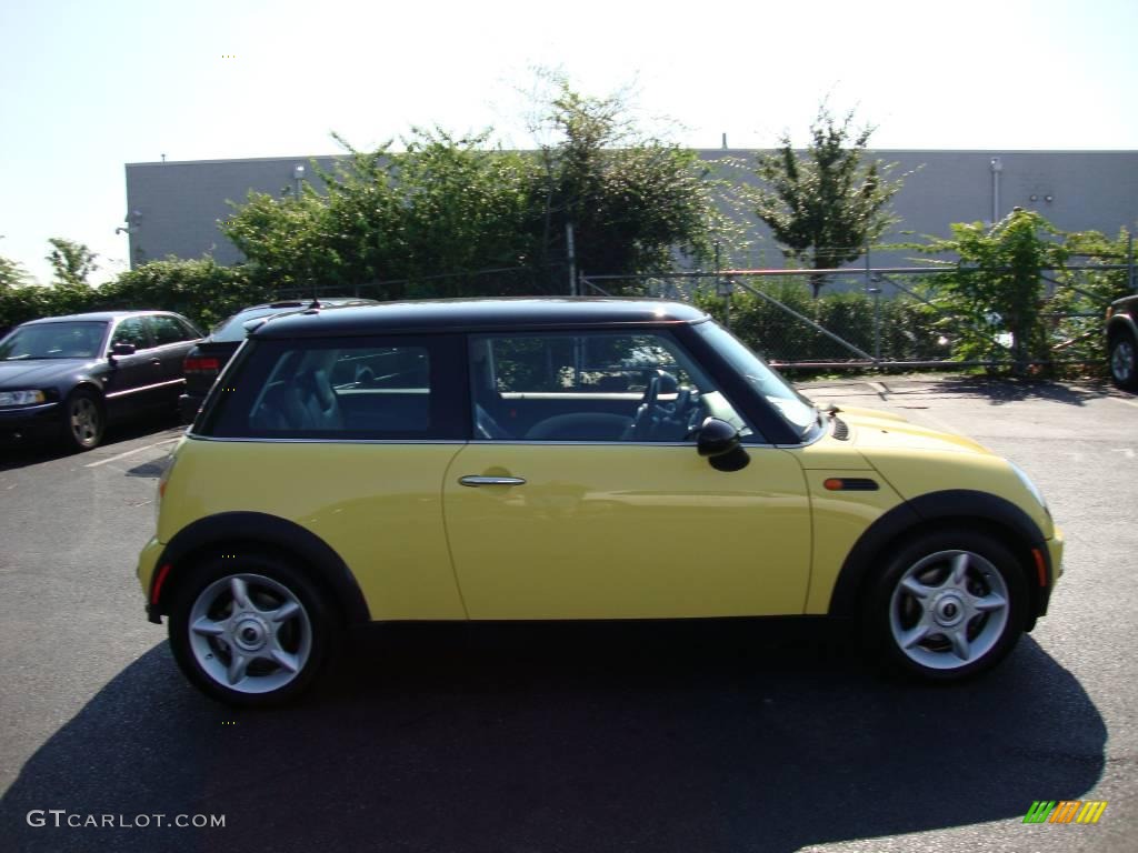 2002 Cooper Hardtop - Liquid Yellow / Panther Black photo #6