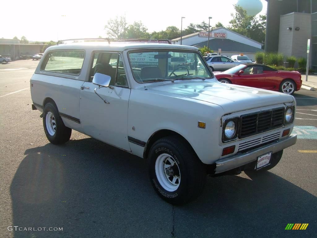 1976 Scout II Traveler 4x4 - White / Saddle photo #2