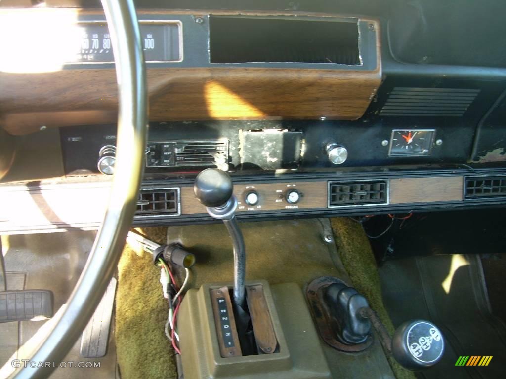 1976 Scout II Traveler 4x4 - White / Saddle photo #14