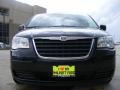2008 Brilliant Black Crystal Pearlcoat Chrysler Town & Country LX  photo #9