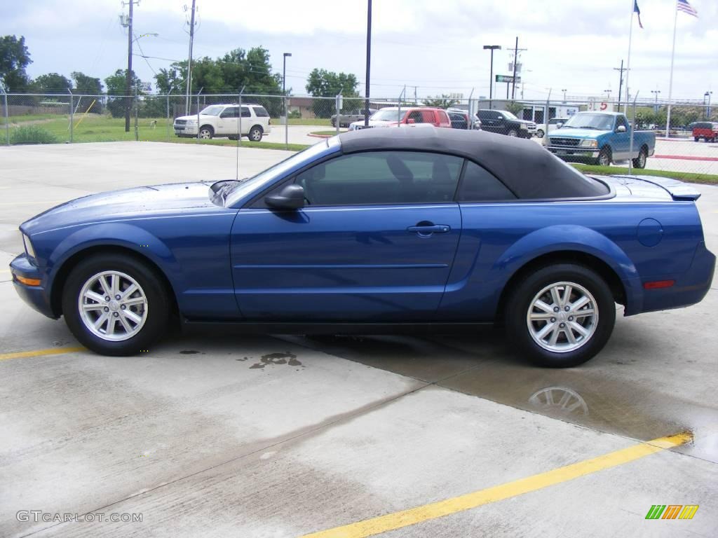 2007 Mustang V6 Premium Convertible - Vista Blue Metallic / Light Graphite photo #6