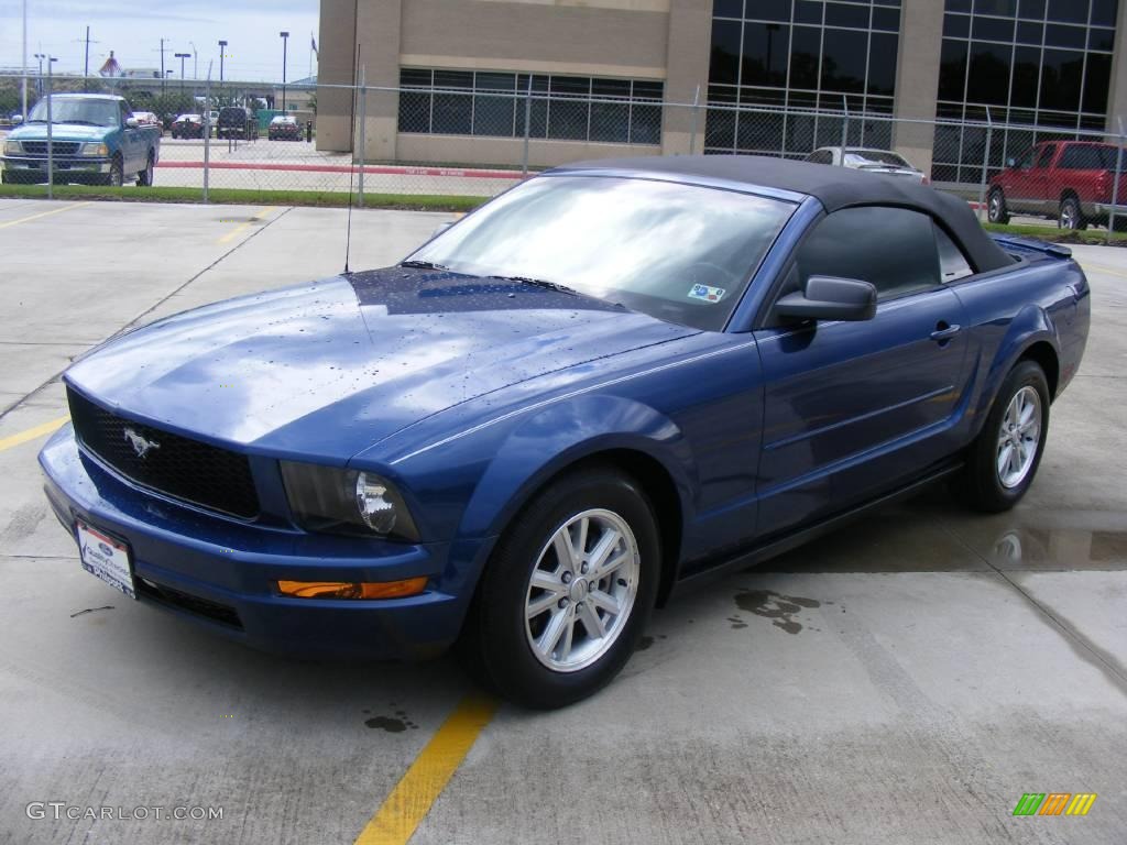 2007 Mustang V6 Premium Convertible - Vista Blue Metallic / Light Graphite photo #7