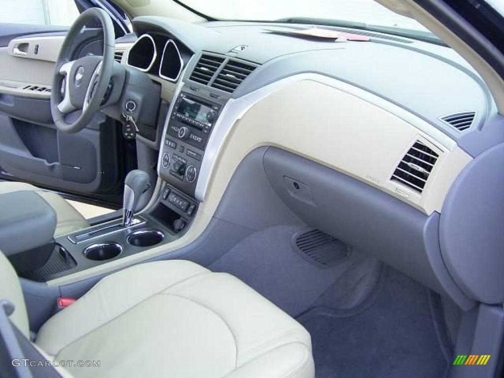 2009 Traverse LT - Dark Blue Metallic / Cashmere/Dark Gray photo #17