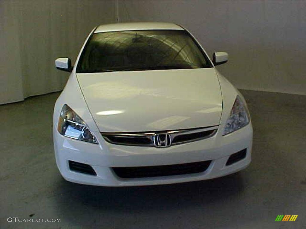 2007 Accord SE Sedan - Taffeta White / Ivory photo #2