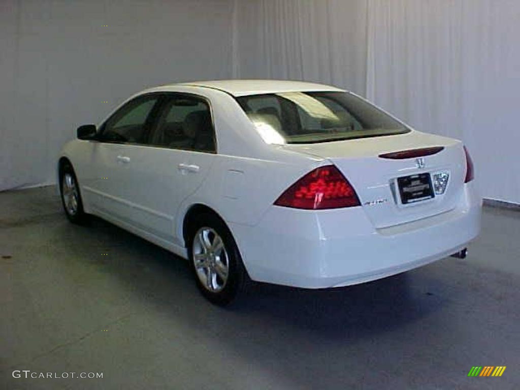 2007 Accord SE Sedan - Taffeta White / Ivory photo #22