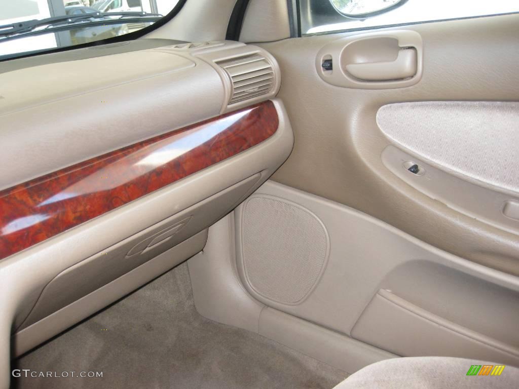 2002 Sebring LX Sedan - Light Almond Pearl Metallic / Sandstone photo #10