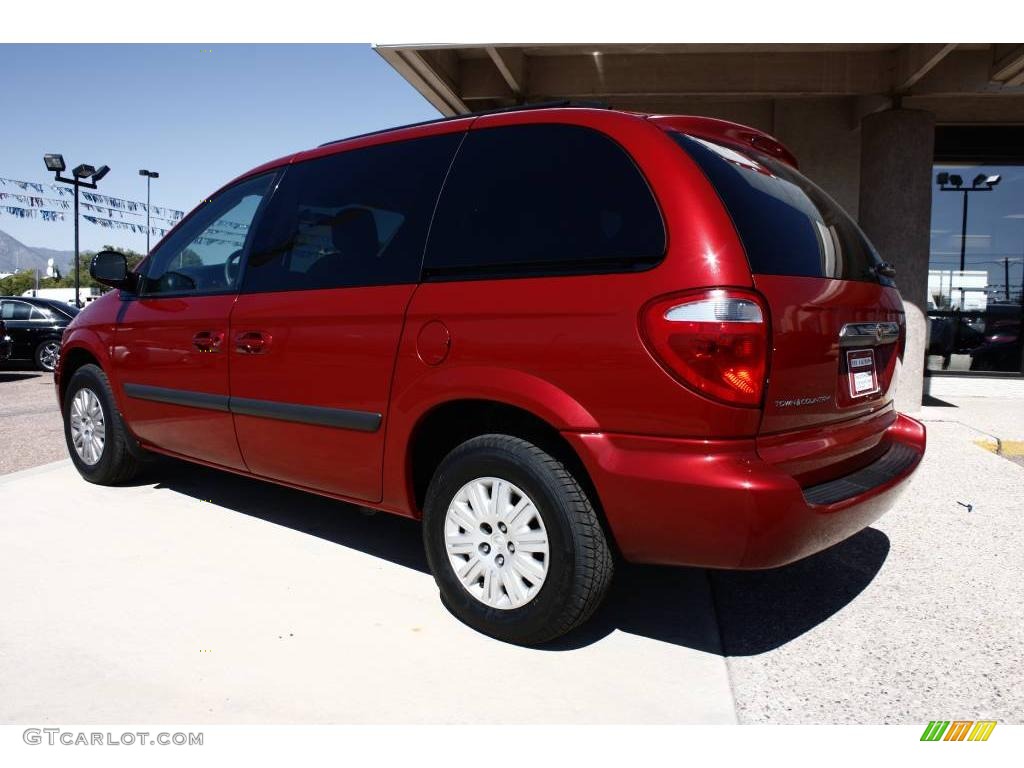 2007 Town & Country  - Inferno Red Crystal Pearl / Medium Slate Gray photo #4