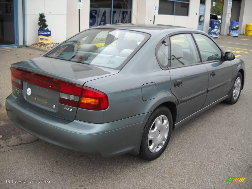 2002 Legacy L Sedan - Wintergreen Metallic / Dark Gray photo #2