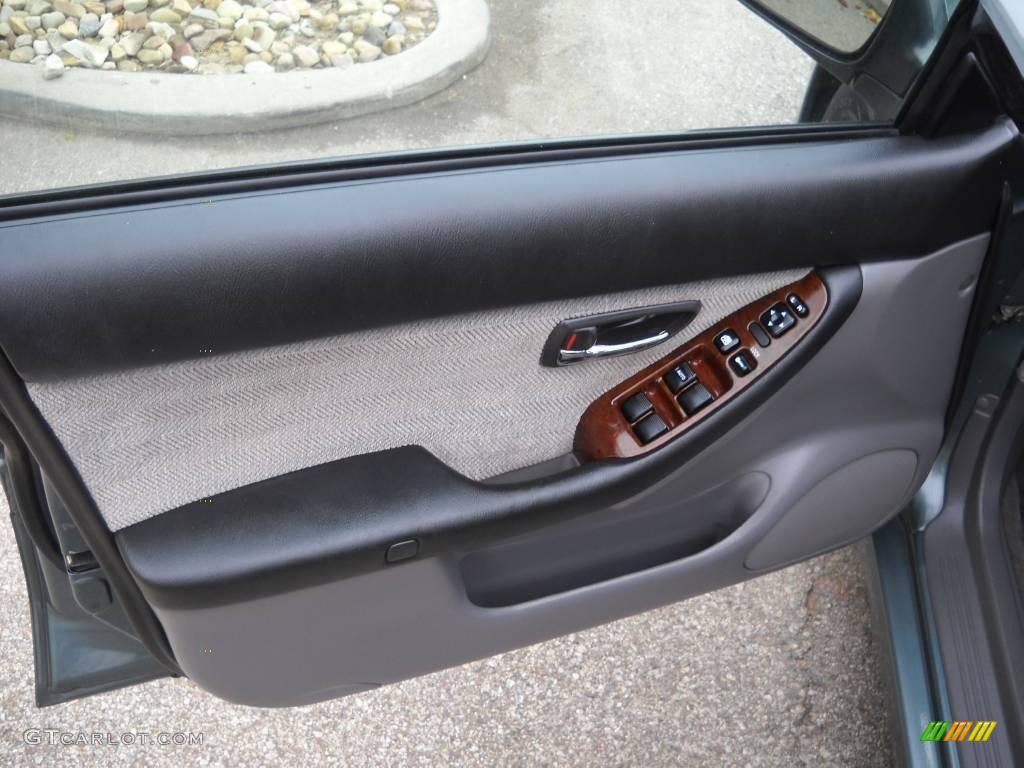 2002 Legacy L Sedan - Wintergreen Metallic / Dark Gray photo #6