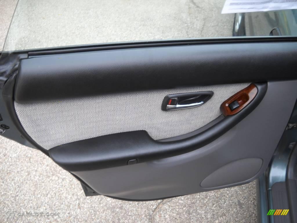 2002 Legacy L Sedan - Wintergreen Metallic / Dark Gray photo #10