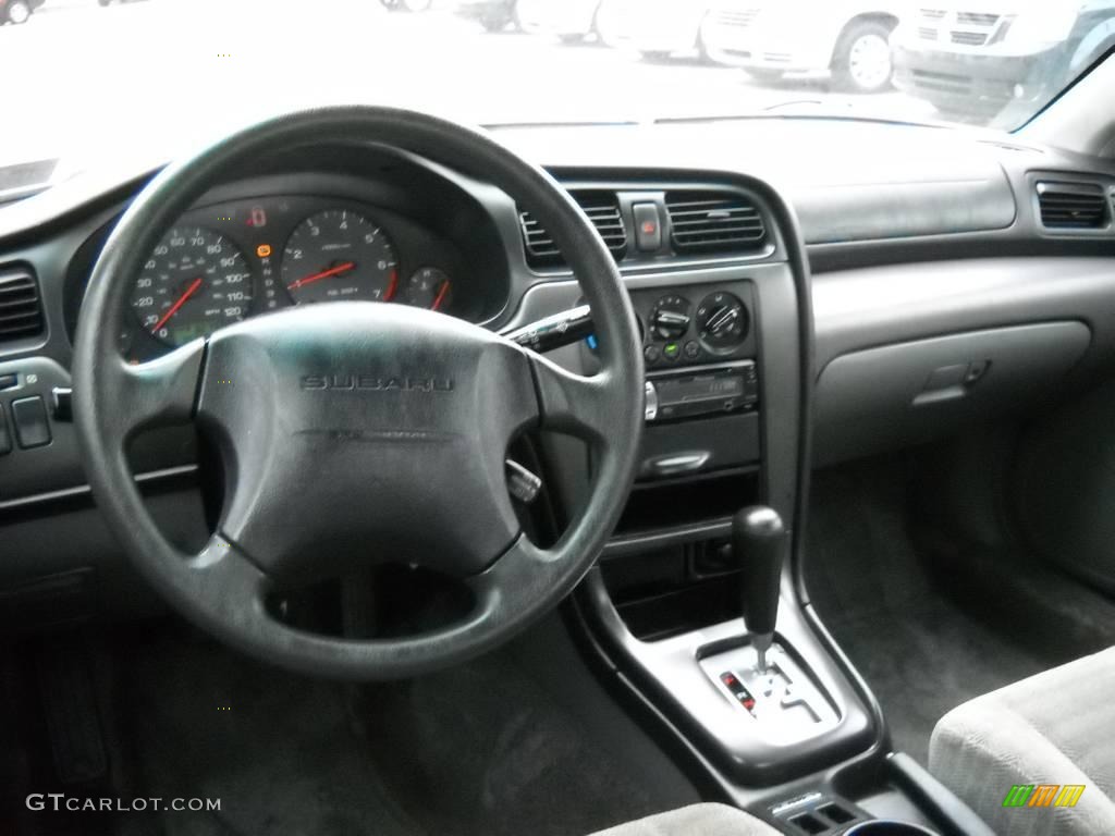 2002 Legacy L Sedan - Wintergreen Metallic / Dark Gray photo #11