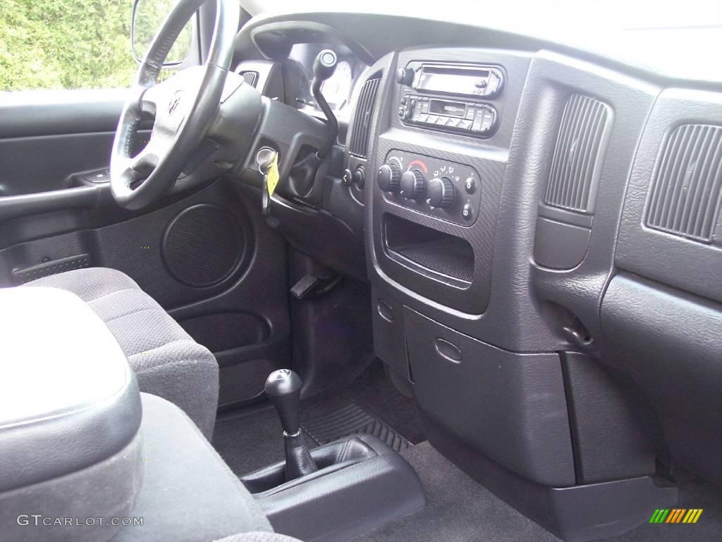 2002 Ram 1500 SLT Quad Cab 4x4 - Black / Dark Slate Gray photo #41
