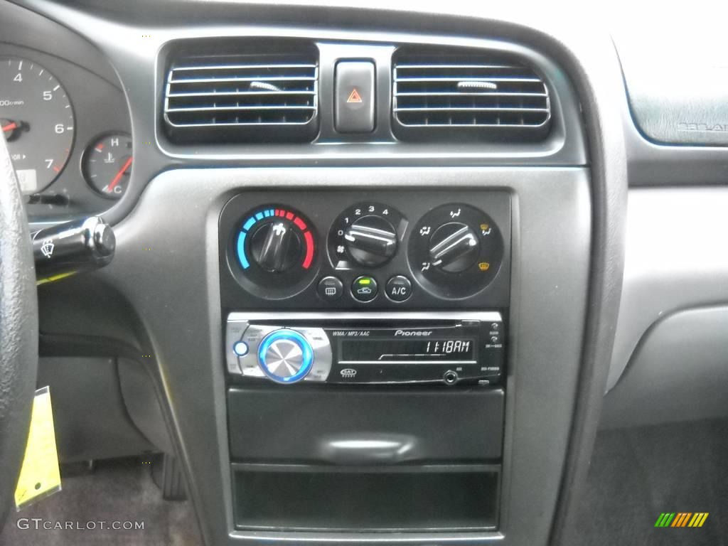 2002 Legacy L Sedan - Wintergreen Metallic / Dark Gray photo #22