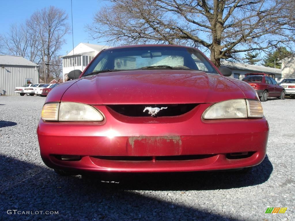 1995 Mustang V6 Coupe - Laser Red Metallic / Saddle photo #2