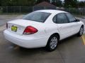Vibrant White - Taurus SE Sedan Photo No. 3