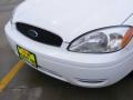 Vibrant White - Taurus SE Sedan Photo No. 11